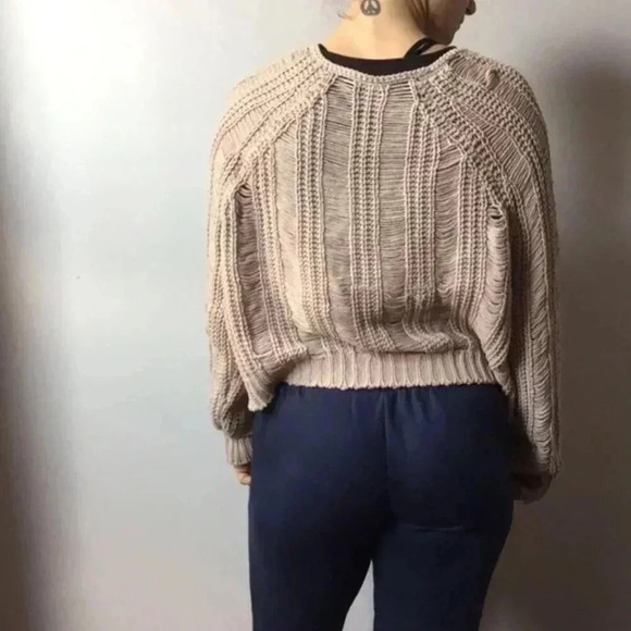 Bar III Cropped Beige Cable Knit Sweater size medium - Picture 2 of 5